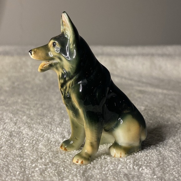 Vintage German Shepard Figurine with Black and Tan Coloring NO CHIPS (3.5in) - Picture 3 of 5